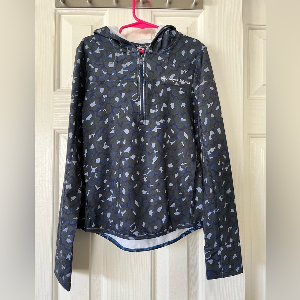 NWT, Camo 1/4 zip Vineyard Vine shep shirt with hood - Picture 10 of 10
